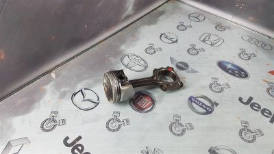 Лот: 23586728. Фото: 1. Поршень с шатуном Mazda 323 ZM-DE... Двигатель и элементы двигателя