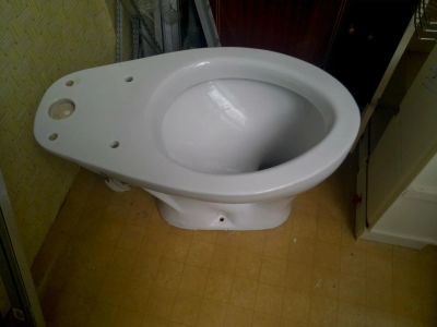 Лот: 7730583. Фото: 1. унитаз с бочком рабочий б/у. Унитазы, биде