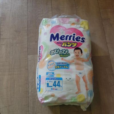 Лот: 8918498. Фото: 1. Детские подгузники-трусики Merries... Детская гигиена