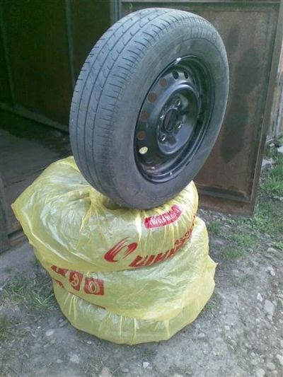 Лот: 927406. Фото: 1. Резина Bridgestone 185/70 R14... Шины на дисках