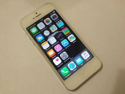 Лот: 6272427. Фото: 1. Apple iPhone 5 16Gb White. Комплект... Смартфоны