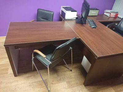 Лот: 13311533. Фото: 1. Стол руководителя. 35000р. Компьютерные и письменные столы