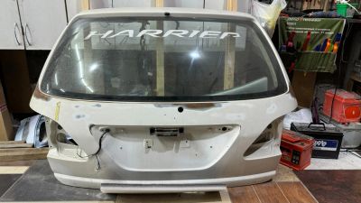 Лот: 23542050. Фото: 1. Дверь багажника Toyota Harrier... Кузов