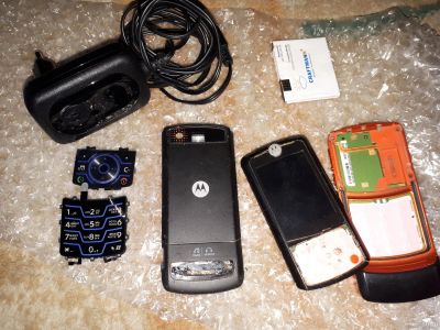 Лот: 12969760. Фото: 1. Разобранная motorola z6 на запчасти... Кнопочные мобильные телефоны