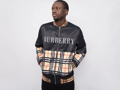 Лот: 24977271. Фото: 1. Бомбер Burberry. Верхняя одежда