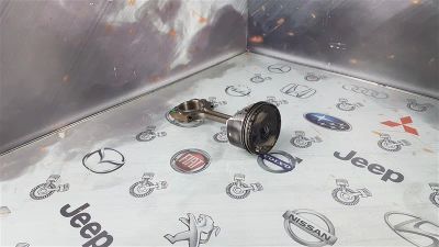 Лот: 23589636. Фото: 1. Поршень с шатуном Mazda Premacy... Двигатель и элементы двигателя