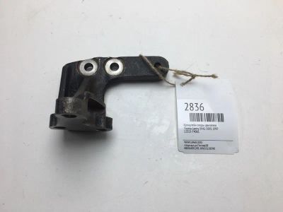 Лот: 20374461. Фото: 1. Кронштейн опоры двигателя Toyota... Двигатель и элементы двигателя