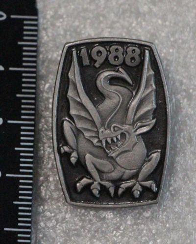Лот: 11579512. Фото: 1. Значок: Год Дракона. 1988. (пл... Сувенирные
