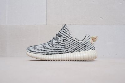 Лот: 11230452. Фото: 1. Кроссовки Adidas Yeezy 350 boost... Кеды, кроссовки, слипоны