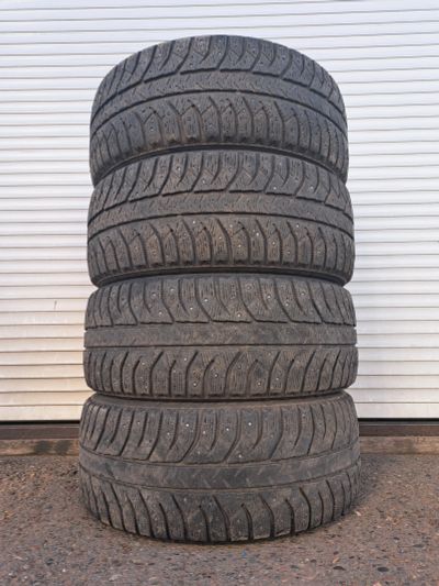 Лот: 25792955. Фото: 1. 215/50/17 Bridgestone Ice Cruiser... Шины