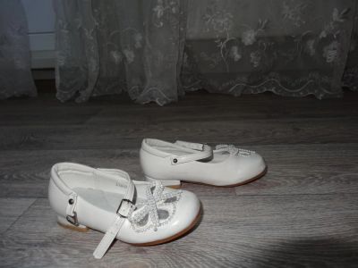 Лот: 8495075. Фото: 1. Продам нарядные туфельки на девочку. Туфли