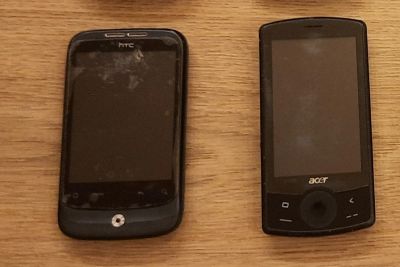 Лот: 19973117. Фото: 1. HTC wildfire & Acer E101. Смартфоны