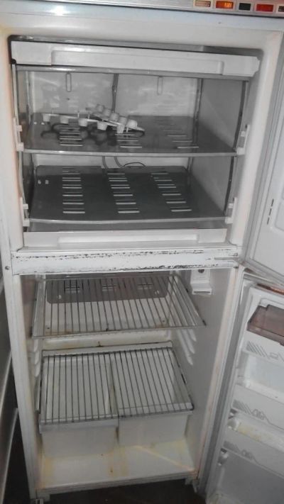 Лот: 9979219. Фото: 1. продам нерабочий холодильник. Холодильники, морозильные камеры