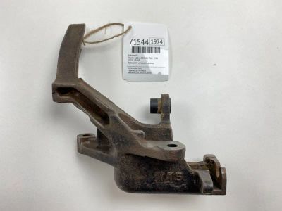 Лот: 20754435. Фото: 1. Кронштейн Toyota Caldina 1999... Кузов
