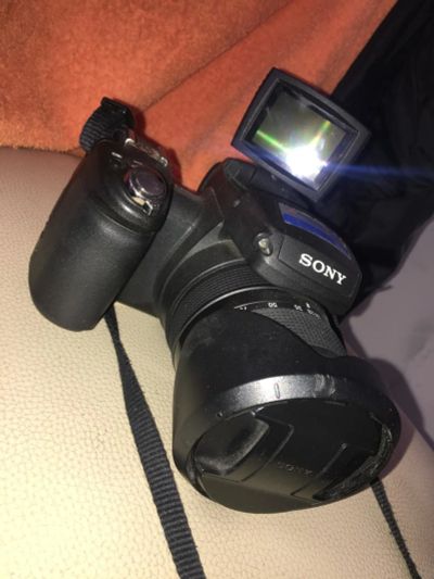 Лот: 10716419. Фото: 1. Фотоаппарат Sony Cyber-shot DSC-R1... Цифровые зеркальные