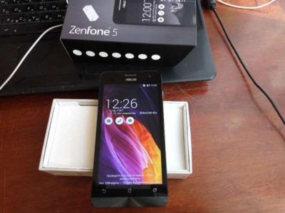Лот: 8266167. Фото: 1. Телефон Asus Zenfone 5. Кнопочные мобильные телефоны