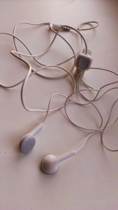 Лот: 5127664. Фото: 1. Наушники Nokia стандартные с микрофоном... Красноярск