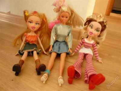 Лот: 1163316. Фото: 1. барби и две братц - три куклы... Куклы и аксессуары