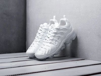Лот: 17094381. Фото: 1. Кроссовки Nike Air VaporMax Plus... Кеды, кроссовки