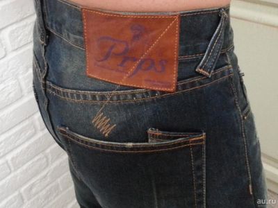 Лот: 9509299. Фото: 1. Стильные джинсы японского бренда... Брюки, джинсы, шорты