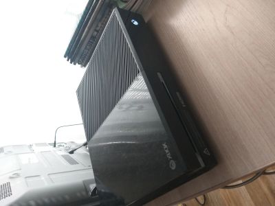 Лот: 14812261. Фото: 1. Xbox One 500 GB + Red Dead Redemption. Игры для консолей