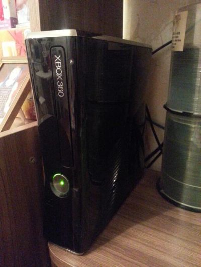 Лот: 9394509. Фото: 1. Xbox360 Slim 250гб, черный глянец... Игровые приставки, консоли