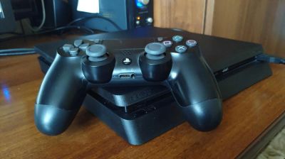Лот: 11299068. Фото: 1. PlayStation 4 Slim 500gb + аккаунт... Игровые приставки, консоли