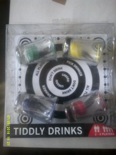 Лот: 11127305. Фото: 1. Игра для взрослых " Tiddly drinks... Настольные игры, карты
