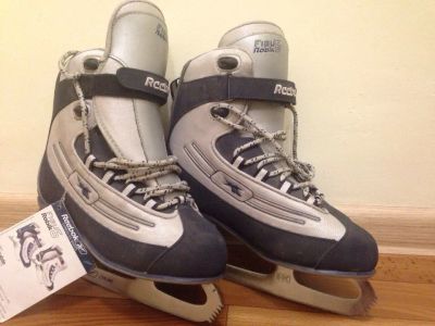Лот: 6179653. Фото: 1. Коньки Reebok Figu Robik 6 / 34... Коньки