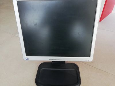Лот: 12461079. Фото: 1. Монитор HP 1740. ЖК-мониторы
