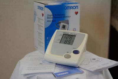 Лот: 10391382. Фото: 1. Электронный тонометр Omron MX2. Антисептики, защитные средства, медицинские маски