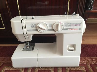 Лот: 7717536. Фото: 1. шейная машинка Janome j-540. Швейная, вязальная