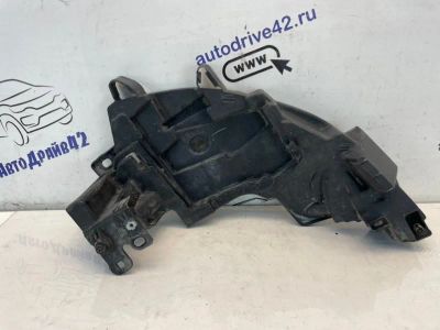 Лот: 24664636. Фото: 1. крепление бампера Renault Fluence... Двигатель и элементы двигателя