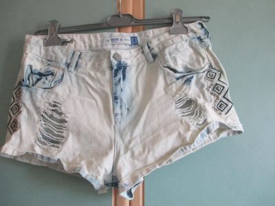 Лот: 7267639. Фото: 1. Шорты джинс Bershka -р-р 48. Брюки, шорты