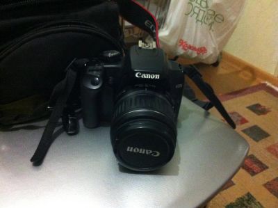 Лот: 3277946. Фото: 1. Продам Canon 1000D kit. В Комплекте... Цифровые зеркальные