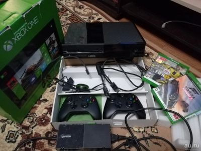 Лот: 12586099. Фото: 1. Xbox ONE 500GB +FIFA 18+ 2 геймпада... Консоли