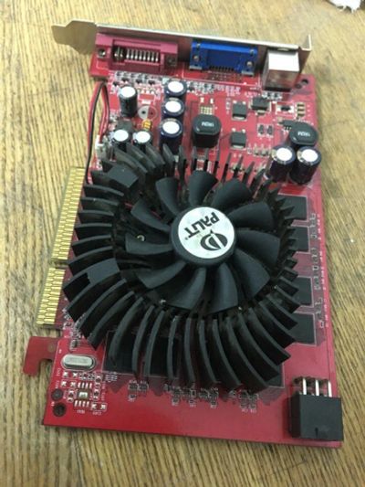 Лот: 9802425. Фото: 1. GeForce 7300GT AGP. Видеокарты