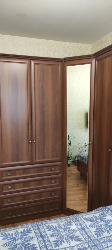 Лот: 18739851. Фото: 1. Продам угловой шкаф с зеркалом... Шкафы, шкафы-купе