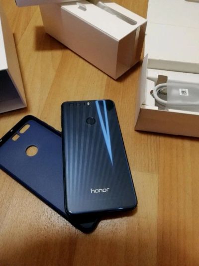 Лот: 10880401. Фото: 1. Honor 8. Смартфоны