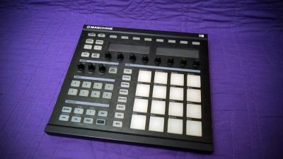 Лот: 6855794. Фото: 1. Сэмплер / Контроллер Native Instruments... DJ-оборудование