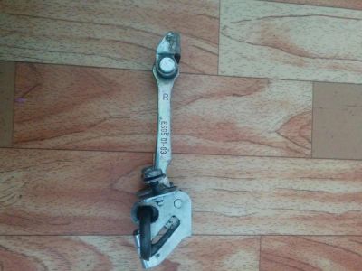 Лот: 6999645. Фото: 1. Доводчик правой двери Subaru Traviq... Кузов