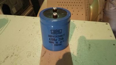 Лот: 9977472. Фото: 1. Конденсатор 4700 мкФ 250В. Конденсаторы