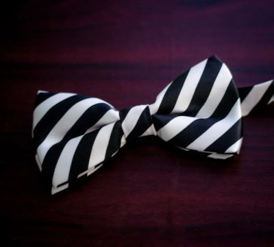 Лот: 3779880. Фото: 1. Черно-белая галстук-бабочка НОВАЯ... Галстуки