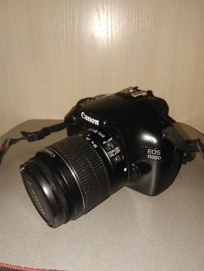 Лот: 9610008. Фото: 1. Фотоаппарат зеркальный Canon EOS... Цифровые зеркальные