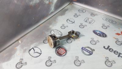Лот: 23584220. Фото: 1. Поршень с шатуном Suzuki Swift... Двигатель и элементы двигателя