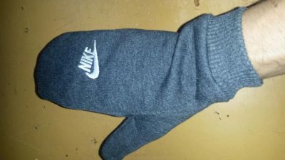 Лот: 3716108. Фото: 1. Перчатки Варежки Nike теплые. Другое (одежда, обувь, галантерея)