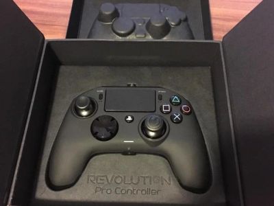 Лот: 12586567. Фото: 1. Геймпад для PS4 Nacon Revolution... Аксессуары для игровых приставок, консолей, геймпады