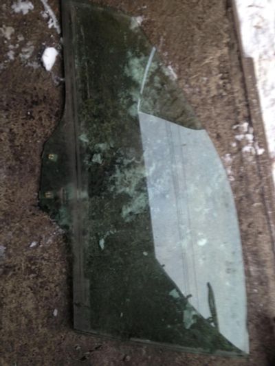 Лот: 6563201. Фото: 1. Стекло переднее левое Mazda Familia... Кузов