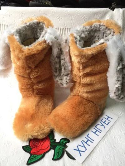 Лот: 10440732. Фото: 1. Тапки зайцы новые. Домашняя обувь