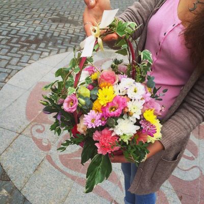 Лот: 6852136. Фото: 1. Фирменный букет от Радуги Цветов... Свежие цветы
